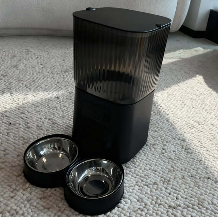 Automatic pet feeder